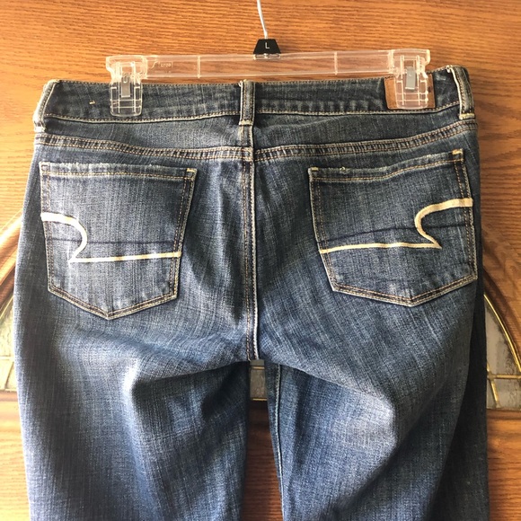 American Eagle SZ 4 Long Stretch Skinny Medium Wash Jeans. Great Condition! - Picture 3 of 4